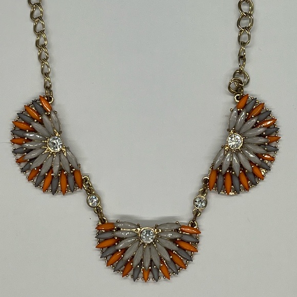 Perfect Petals Necklace - Picture 1 of 4